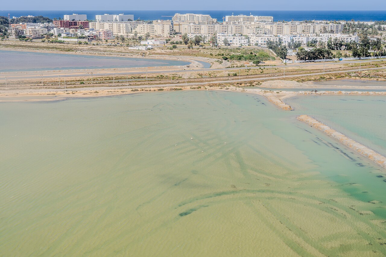 Vista dall'alto della zona costiera di Sahline in Tunisia